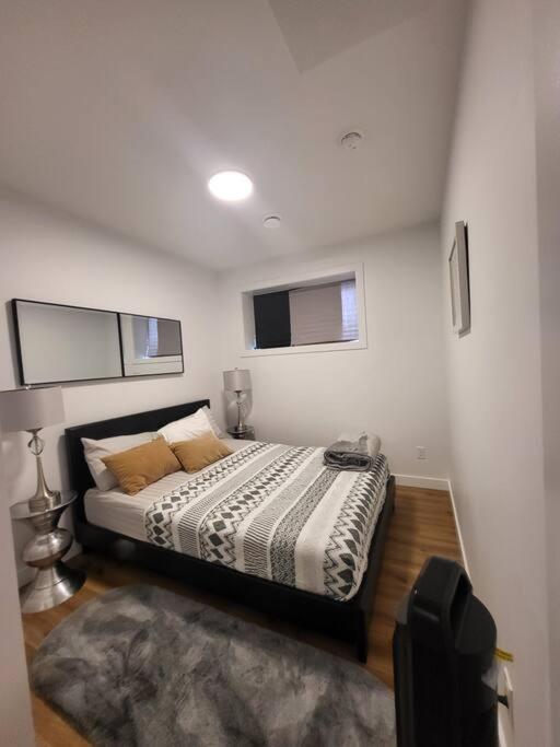 Pebbles' Cozy 2Bed Basement Suite - Near Downtown Edmonton Extérieur photo