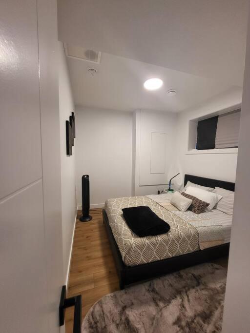Pebbles' Cozy 2Bed Basement Suite - Near Downtown Edmonton Extérieur photo