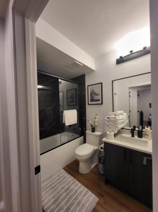 Pebbles' Cozy 2Bed Basement Suite - Near Downtown Edmonton Extérieur photo