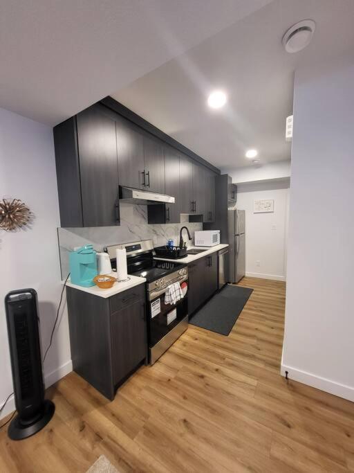 Pebbles' Cozy 2Bed Basement Suite - Near Downtown Edmonton Extérieur photo