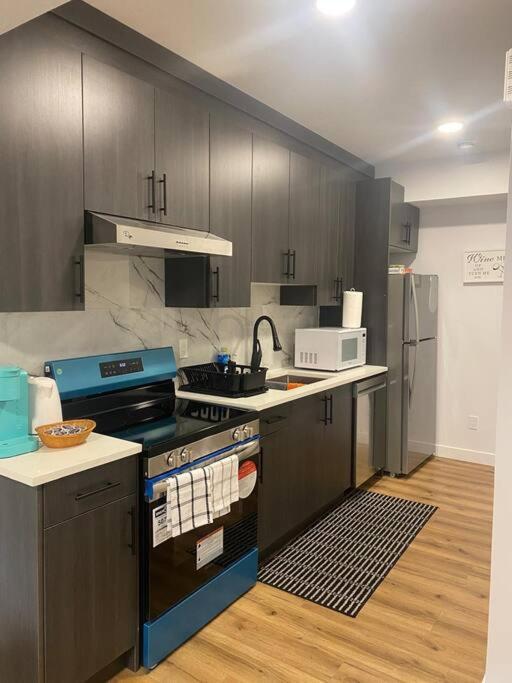 Pebbles' Cozy 2Bed Basement Suite - Near Downtown Edmonton Extérieur photo